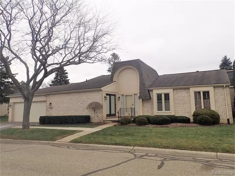 5134 WOODLANDS Drive, Bloomfield Hills, MI 48302 2867