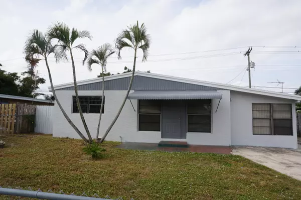 443 Seminole DR, Lake Worth, FL 33462