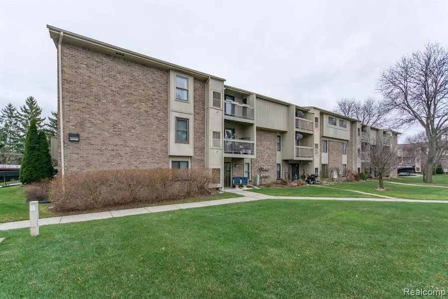 30515 W 14 MILE RD APT 44, Farmington Hills, MI 48334 1559