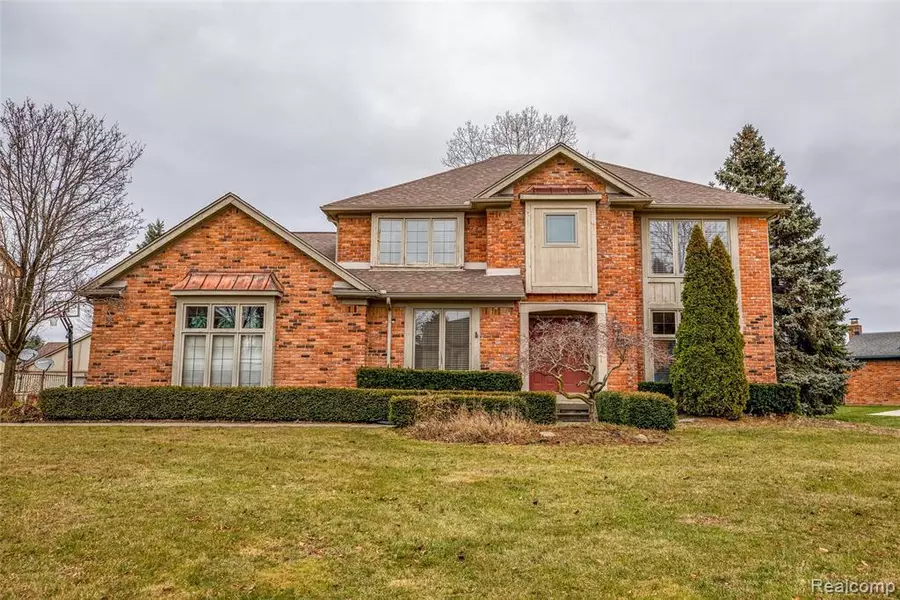 39249 PLUMBROOK Drive, Farmington Hills, MI 48331 2915