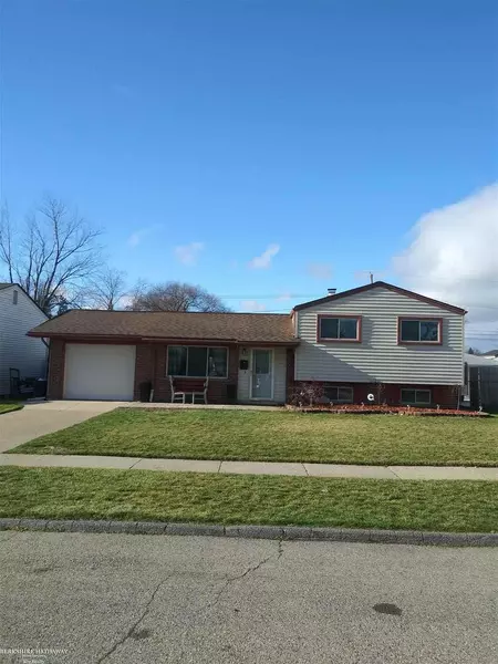 12042 Averill, Sterling Heights, MI 48313