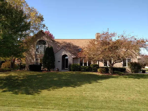 9751 S Fox Run, Oak Creek, WI 53154