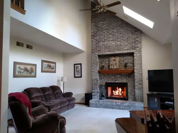 Oak Creek, WI 53154,9751 S Fox Run