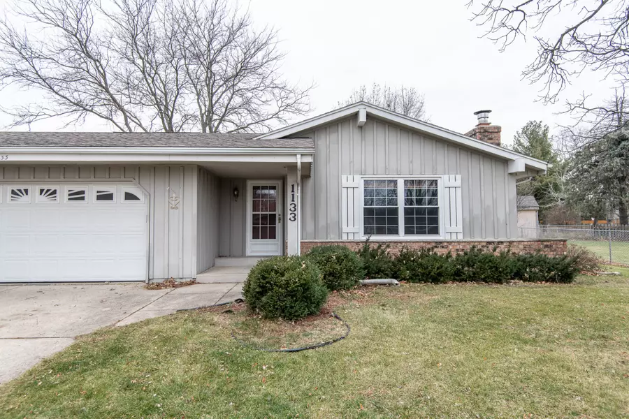 1133 Riverton Dr, Mukwonago, WI 53149