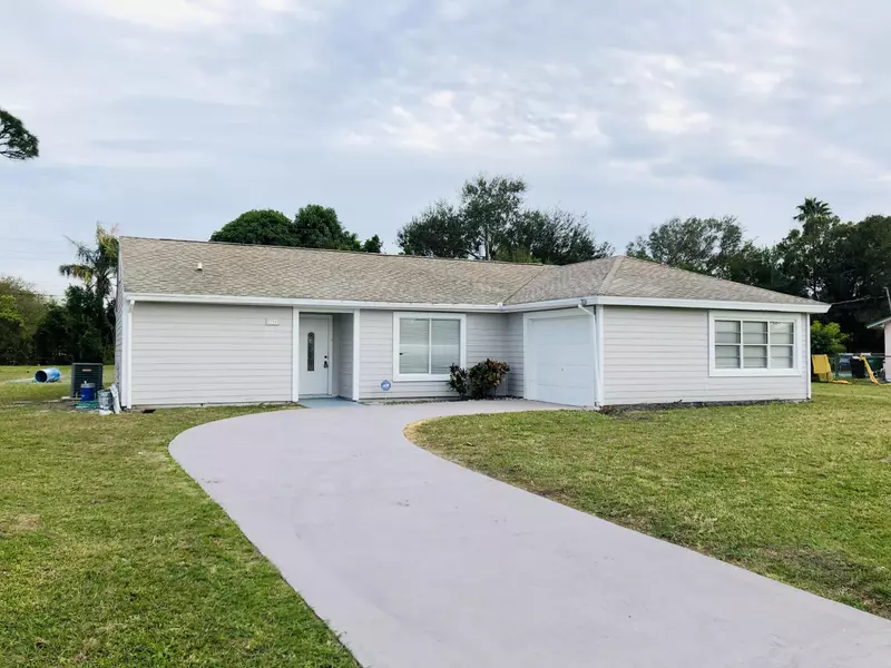 394 SE Gasparilla AVE, Port Saint Lucie, FL 34983