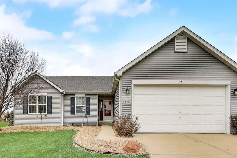 221 Brookstone Dr, Lake Mills, WI 53551