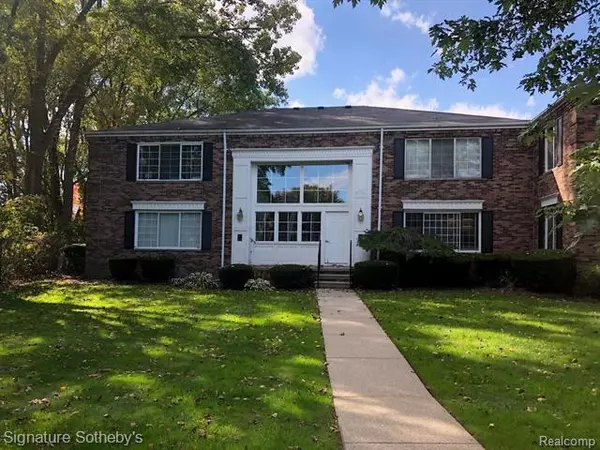 532 E Fox Hills, Bloomfield Hills, MI 48304