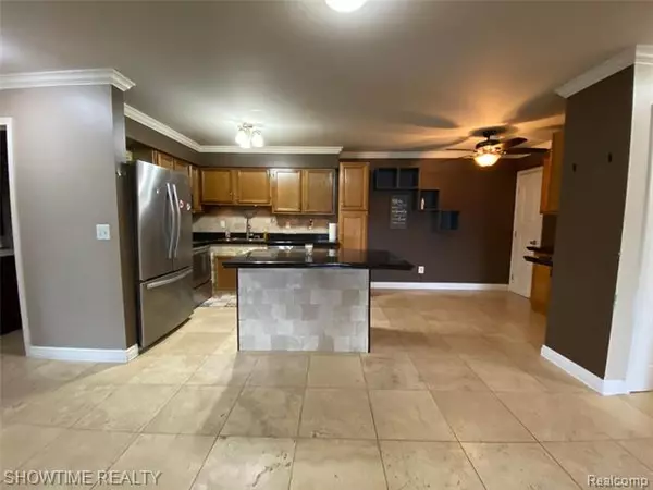 Macomb, MI 48044,15536 ASHLEY CRT