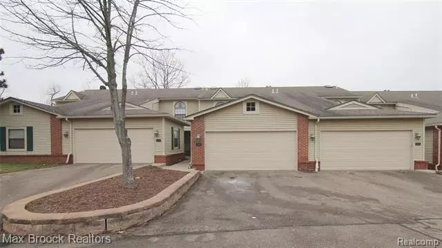 5746 W DRAKE HOLLOW DR, West Bloomfield, MI 48322