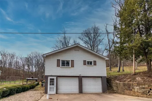 213 Rural Valley Rd, Claysville, PA 15323