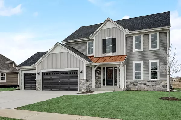 1360  Bluestem Trl Unit, Oconomowoc, WI 53066