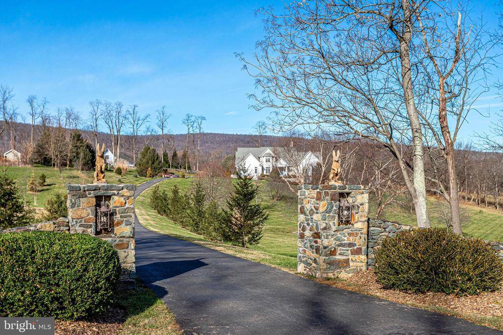 Round Hill, VA 20141,17621 STONEGAIT CT