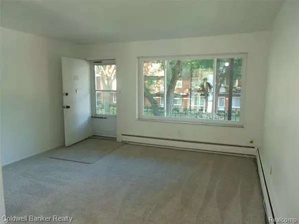 Royal Oak, MI 48073,2925 W 13 MILE, UNIT #202