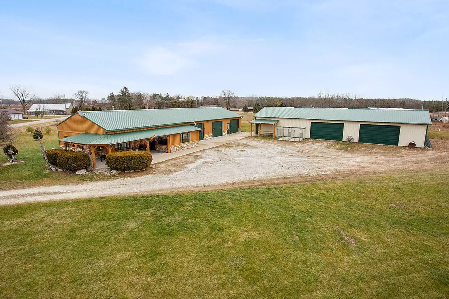 10729 Polifka Rd, Whitelaw, WI 54247