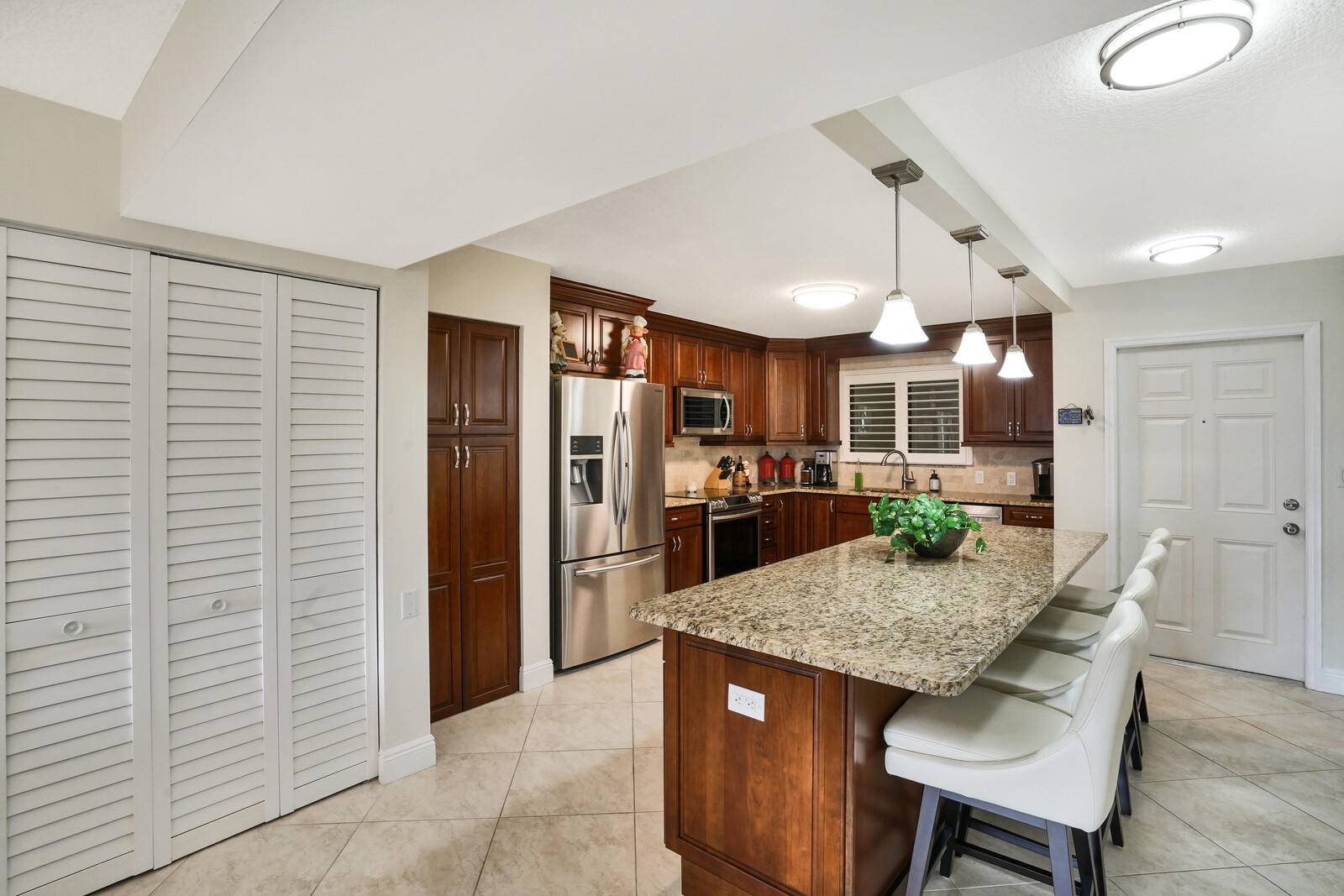 South Palm Beach, FL 33480,3525 S Ocean BLVD 402