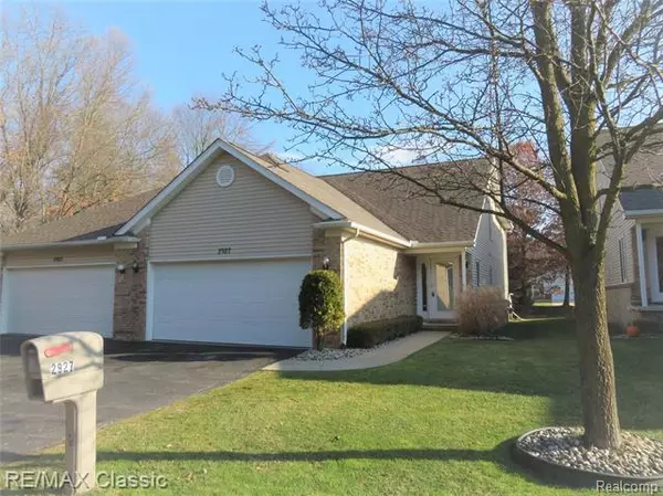 2927 Silent Woods  11, Commerce Twp, MI 48382