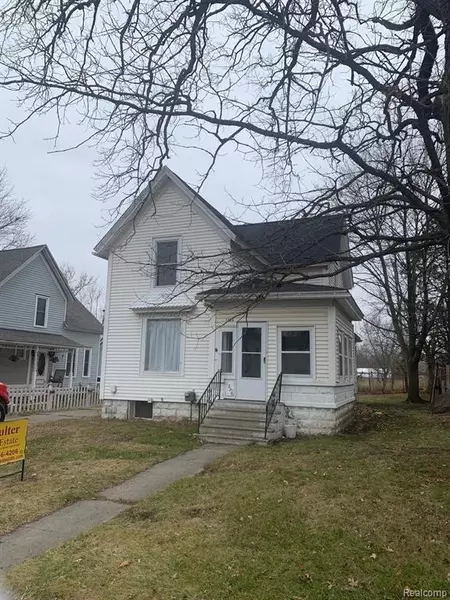 1226 W GENESEE Street, Lapeer, MI 48446 1823