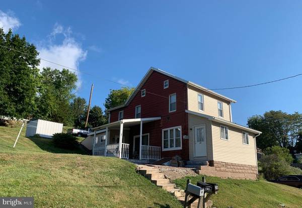 28 E 2ND ST, Lehighton, PA 18235