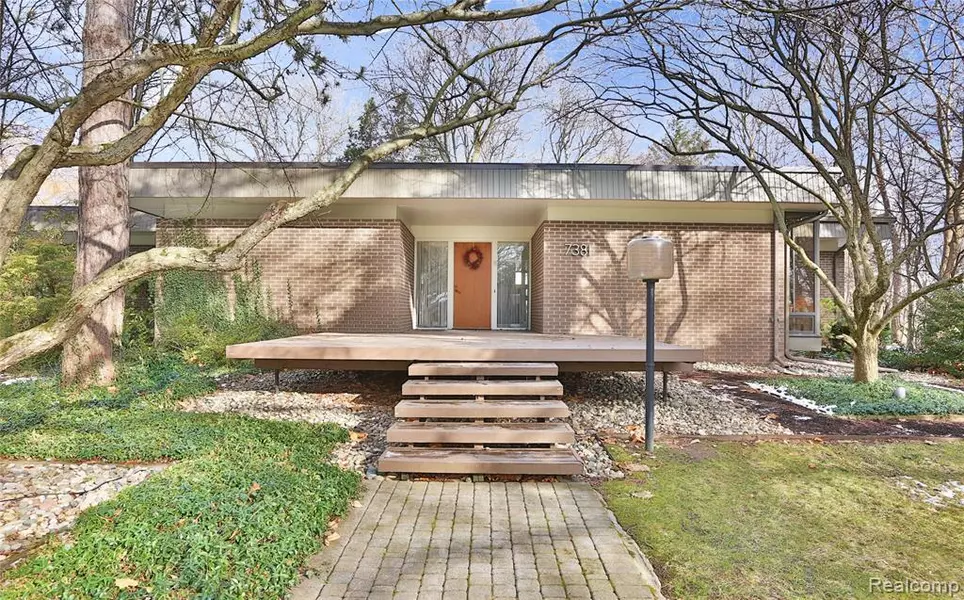 7381 MOHANSIC Drive, Bloomfield Hills, MI 48301