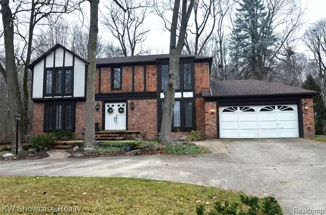 22819 Lisa CRT, Farmington Hills, MI 48335