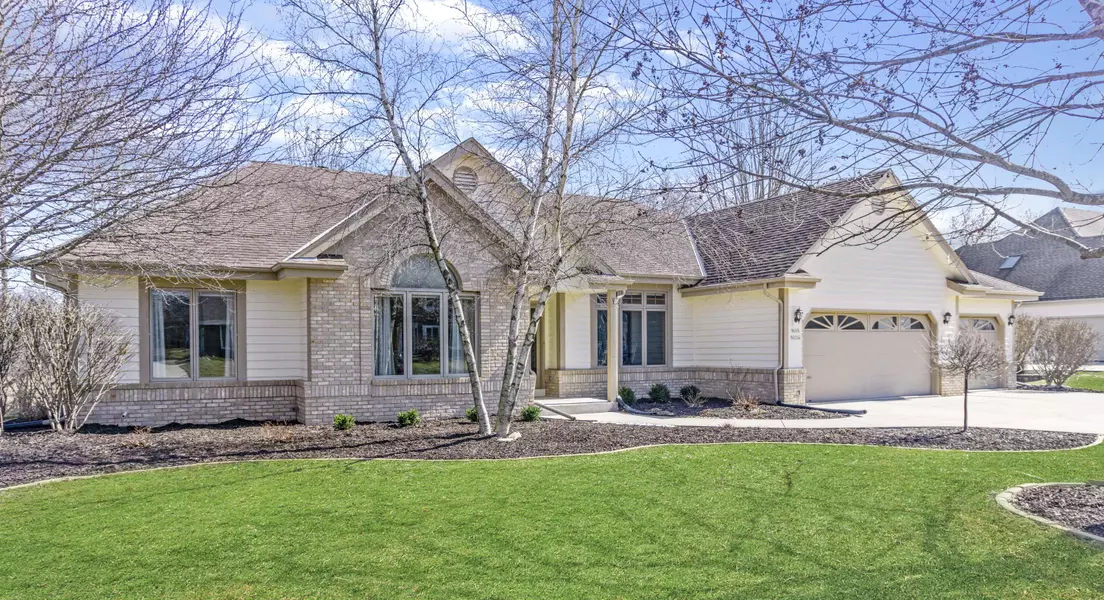 W263N2336 Deer Haven Dr, Pewaukee, WI 53072