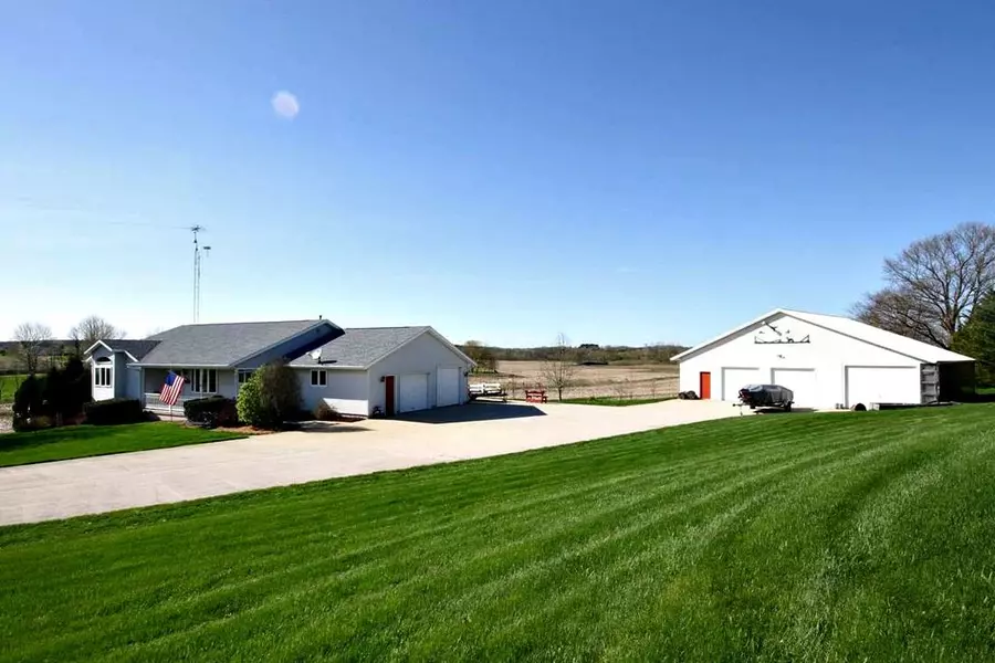 W9860 COUNTY ROAD GG, Reeseville, WI 53579