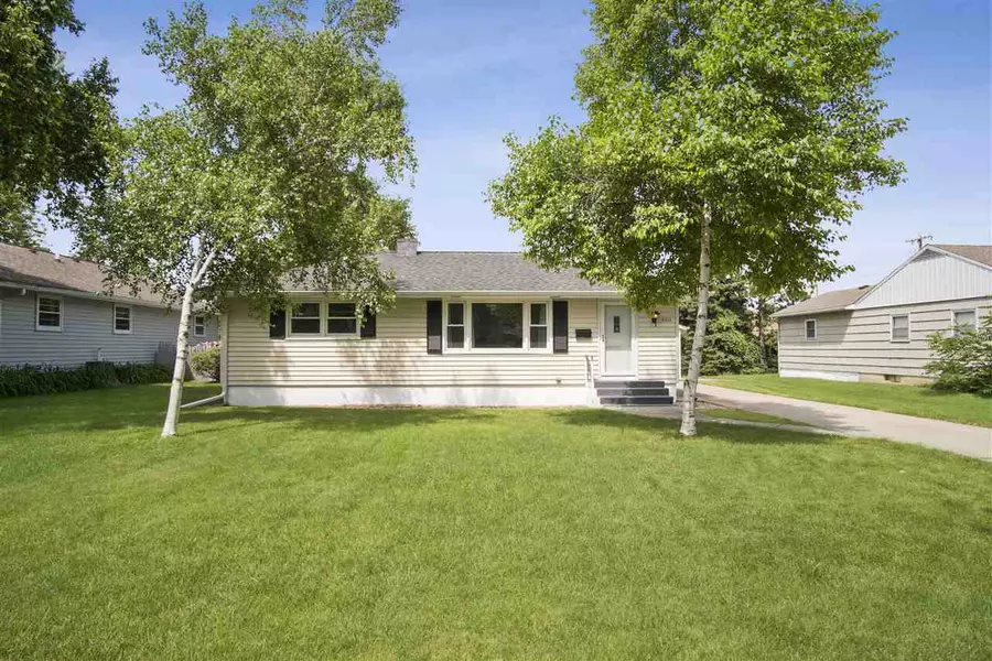 5313 Admiral Dr, Monona, WI 53716