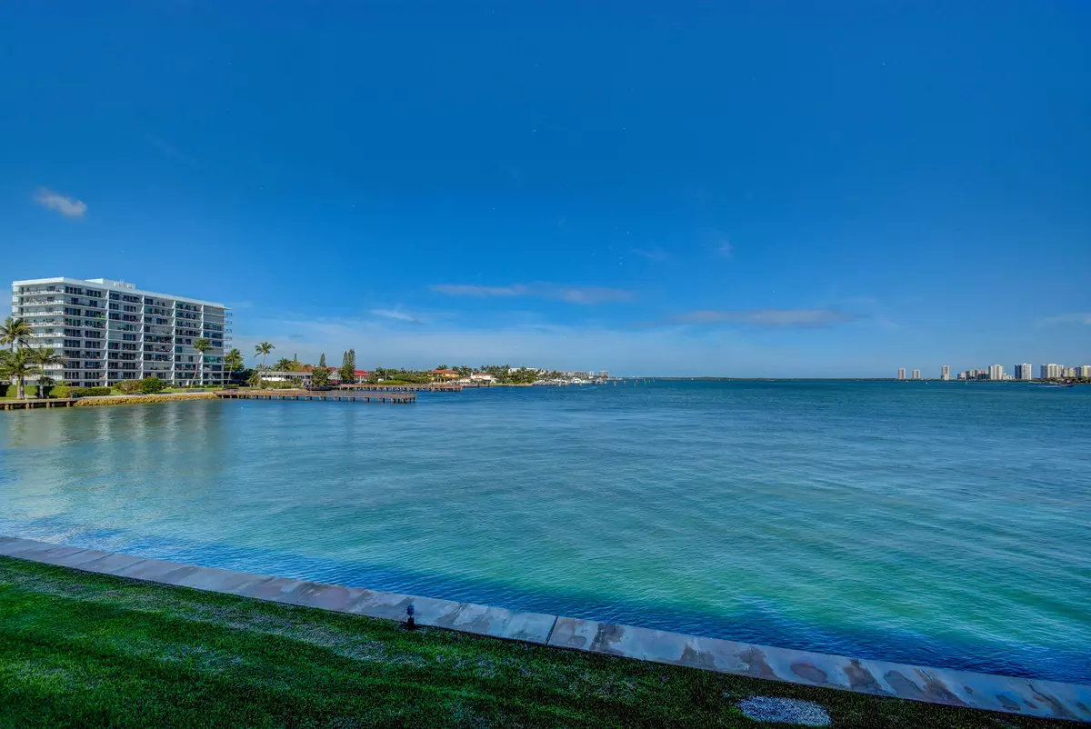 Riviera Beach, FL 33404,400 Wilma CIR 204