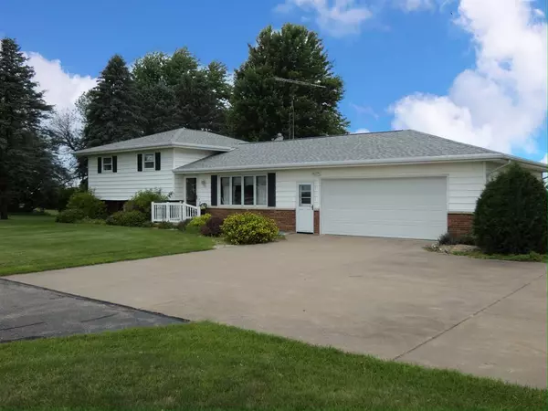 862 County Road H, Cuba City, WI 53807