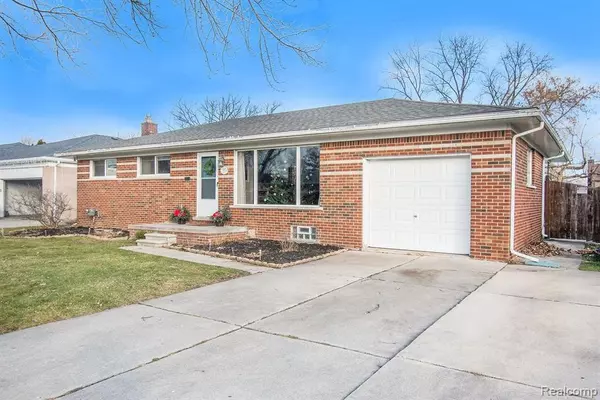 Saint Clair Shores, MI 48081,27800 ROSEBRIAR Street