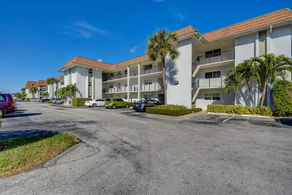 Riviera Beach, FL 33404,400 Wilma CIR 204