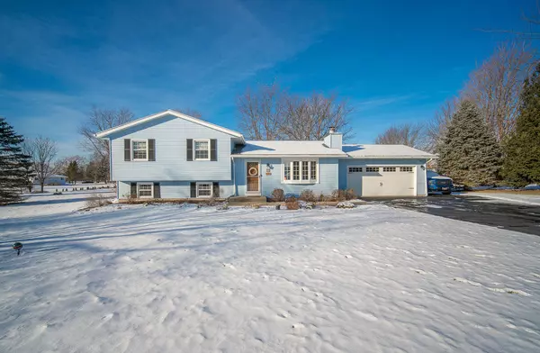 610 Wexford Cir, Wales, WI 53183