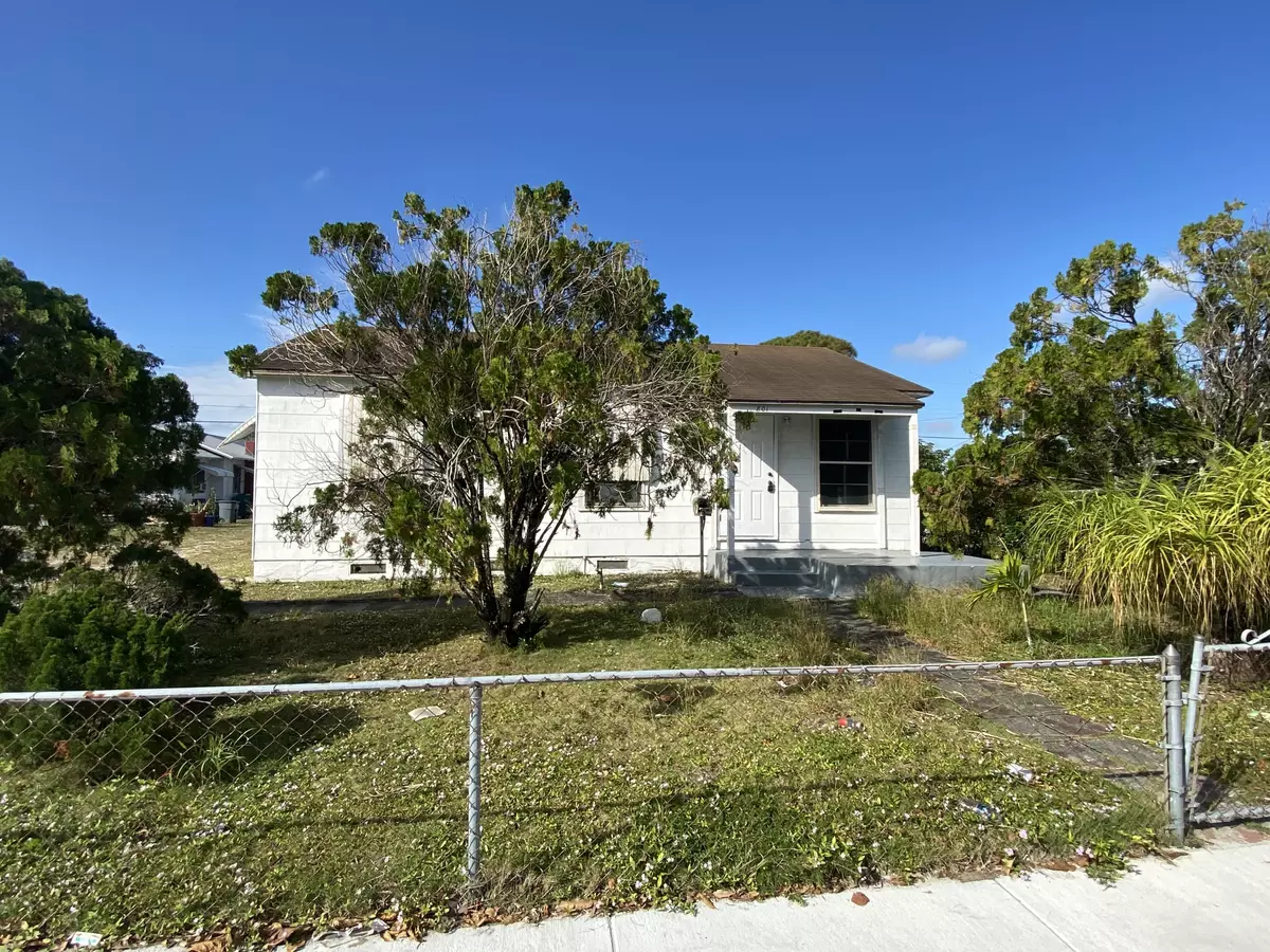 Lake Worth Beach, FL 33460,801 S F ST