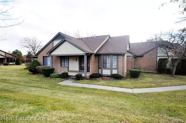 Rochester Hills, MI 48307,183 MEADOW LANE CIR