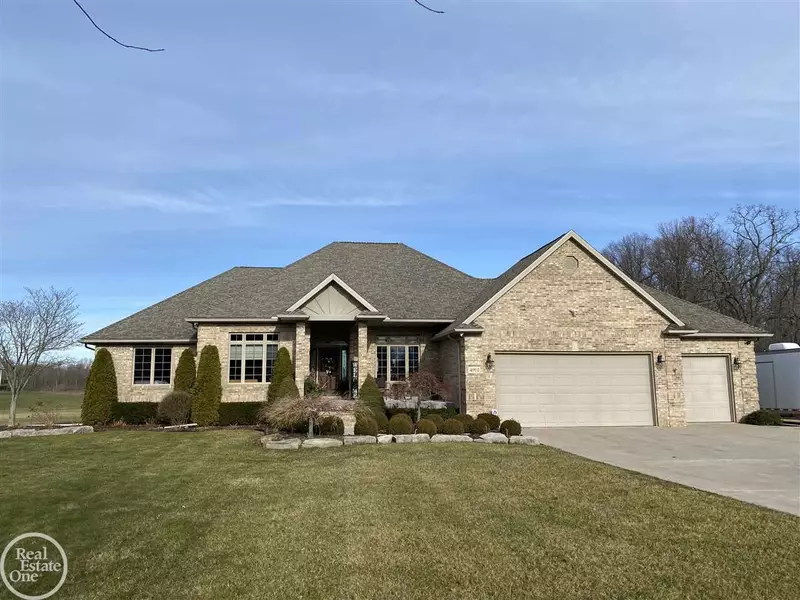 4912 Walker, Clyde, MI 48049