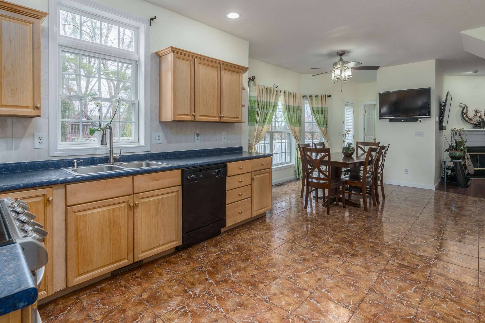 Manchester, NH 03109,54 Briarcliff WAY