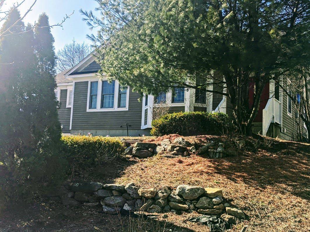 Manchester, NH 03109,8 Lynwood LN