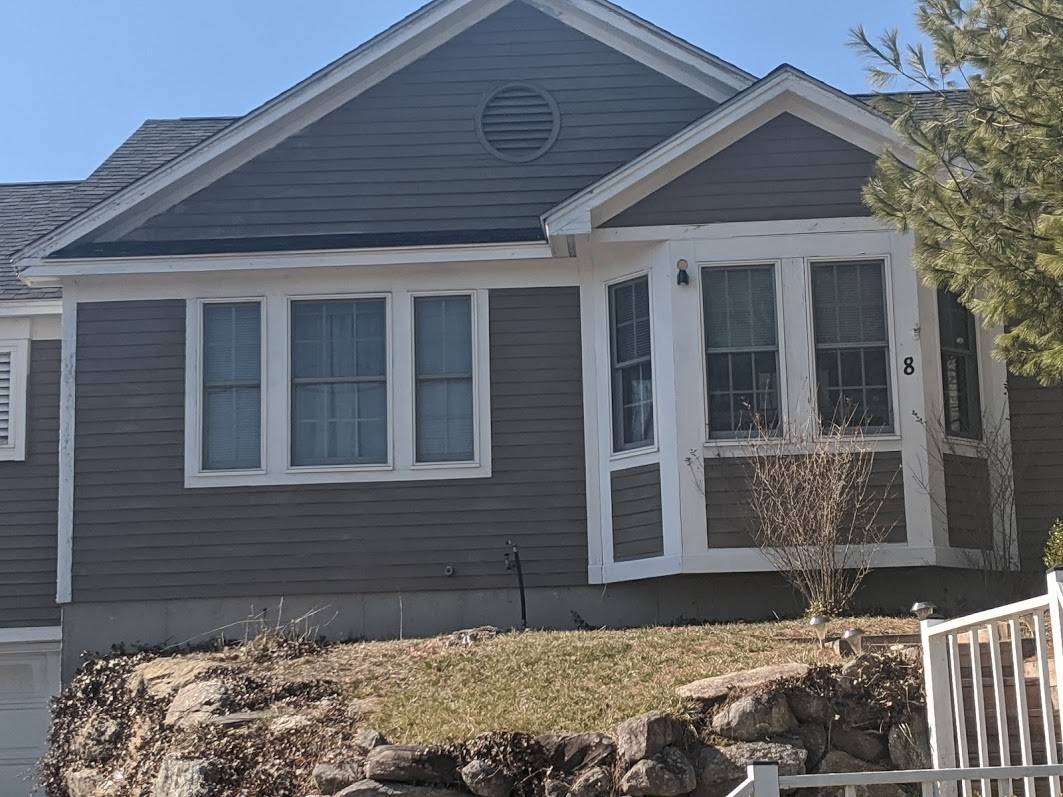 Manchester, NH 03109,8 Lynwood LN