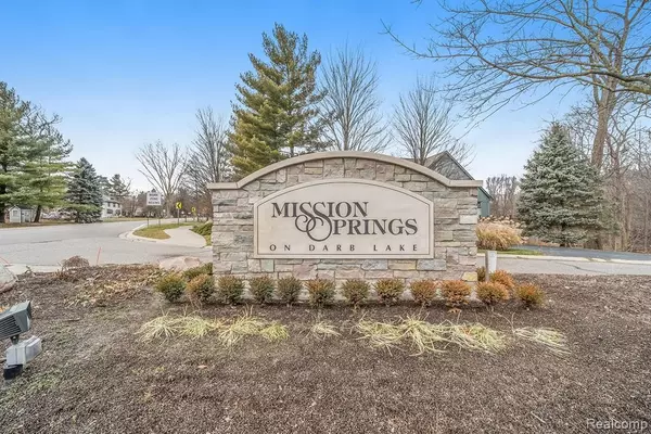 West Bloomfield, MI 48324 1397,6317 Mission Drive