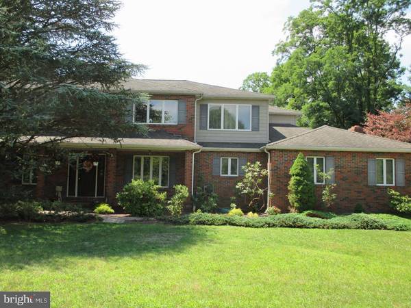 4 PHEASANT LN, Monroe Township, NJ 08831