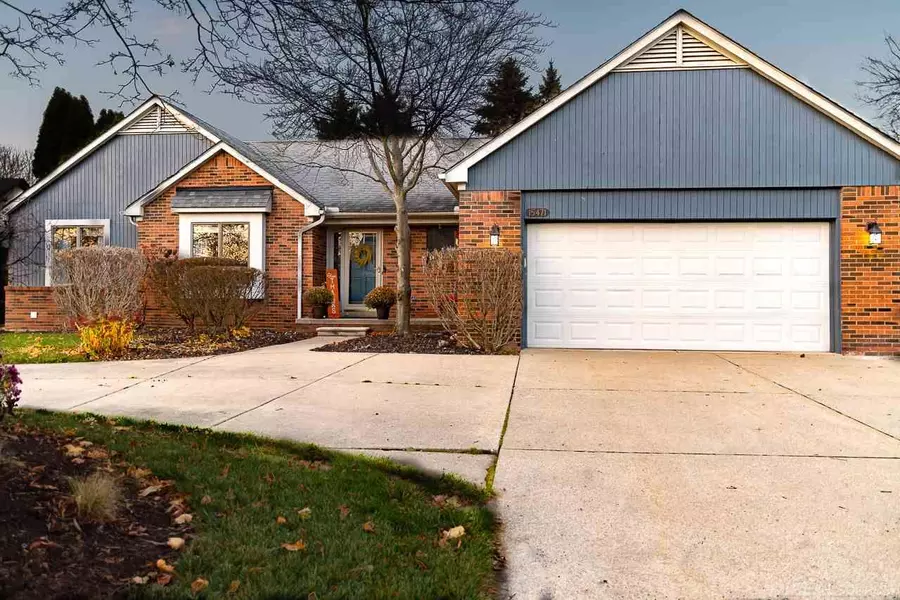 15471 N Royal Doulton, Clinton Township, MI 48038