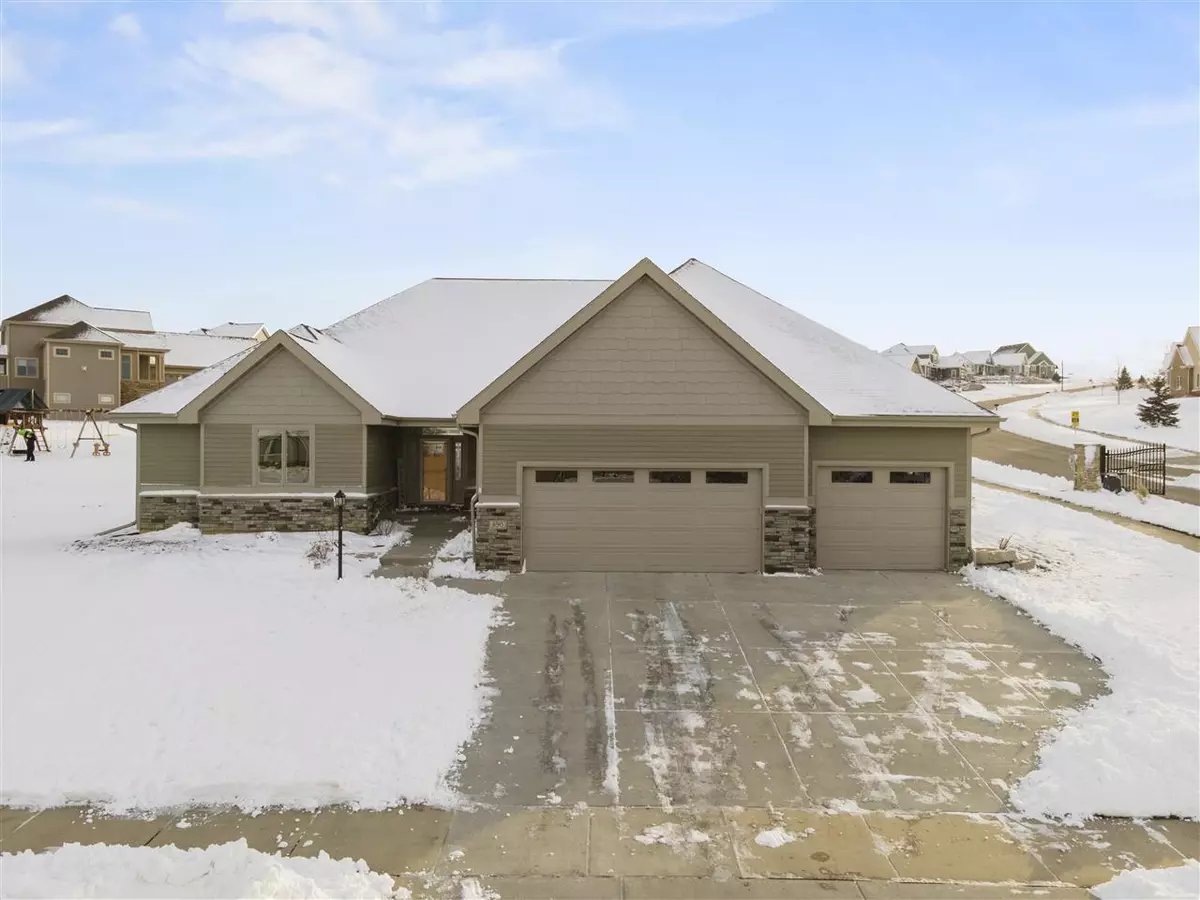 Oregon, WI 53575,890 Raven Ct