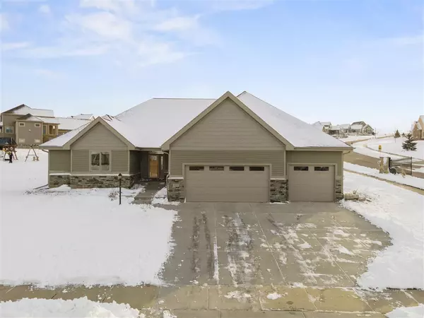 890 Raven Ct, Oregon, WI 53575