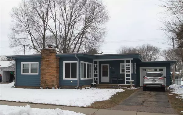 313 Monroe St, Sauk City, WI 53583