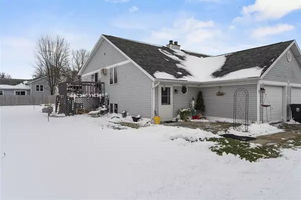 1725 Delaware Dr, Sun Prairie, WI 53590