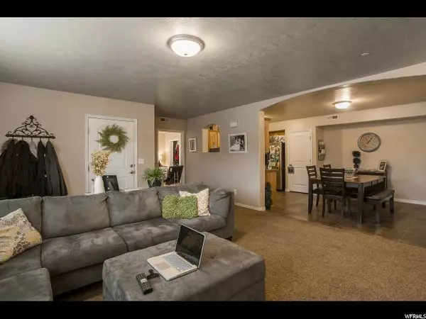 Midvale, UT 84047,999 W VILLAGE RIVER LN LN S #B3