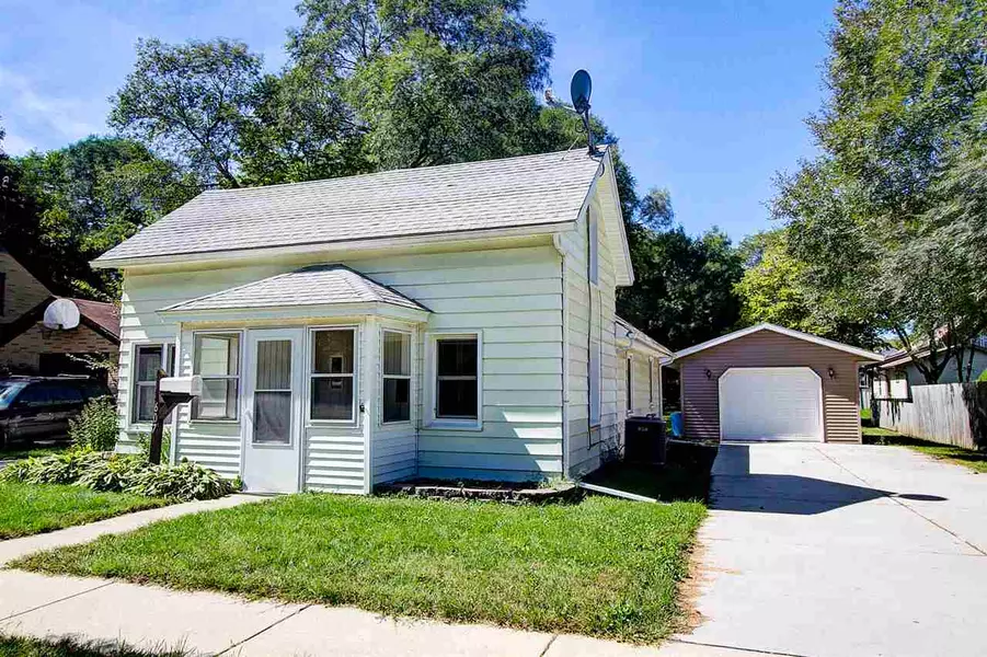 607 Dallas St, Sauk City, WI 53583