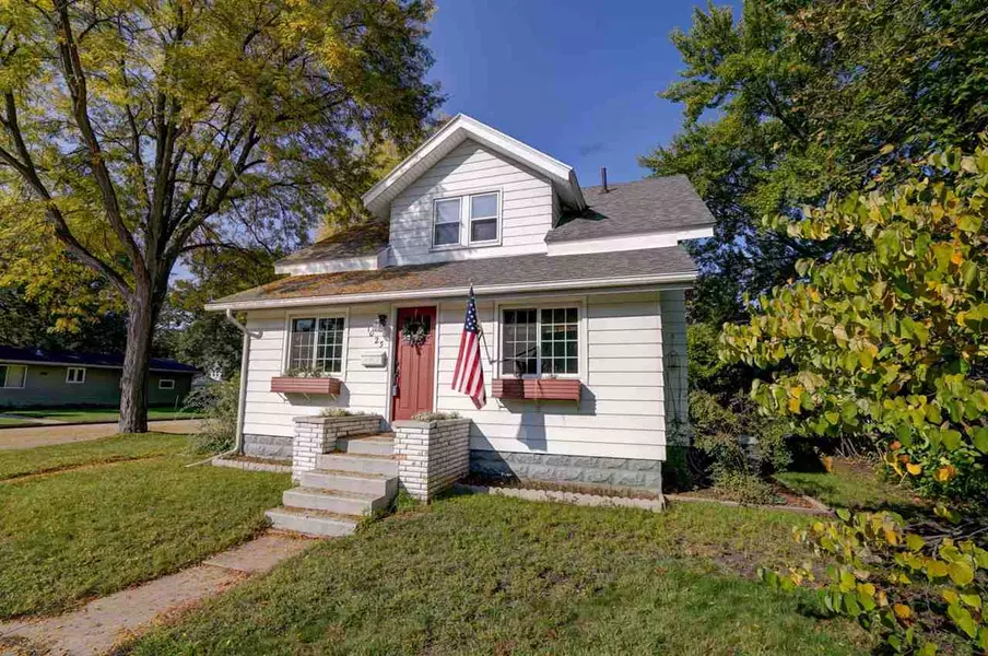 1023 Madison St, Sauk City, WI 53583-1638