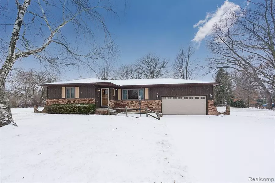 1800 GRAVEL RIDGE Drive, Rochester Hills, MI 48307 3609