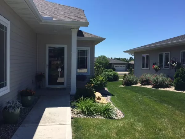 5761 PRAIRIE STONE DR, Mcfarland, WI 53558